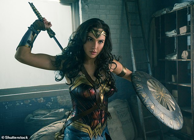 اشتهرت نجمة Wonder Woman، البالغة من العمر 38 عامًا، بالخدمة في جيش الدفاع الإسرائيلي كمدربة قتالية منذ أكثر من عقد من الزمن