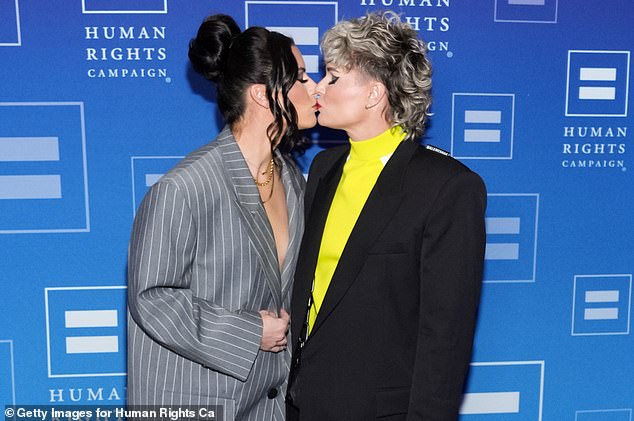 أعلن نجما USWNT هاريس وكريجر - اللذان تم تصويرهما معًا في فبراير - في أكتوبر أنهما انفصلا بعد أربع سنوات من الزواج