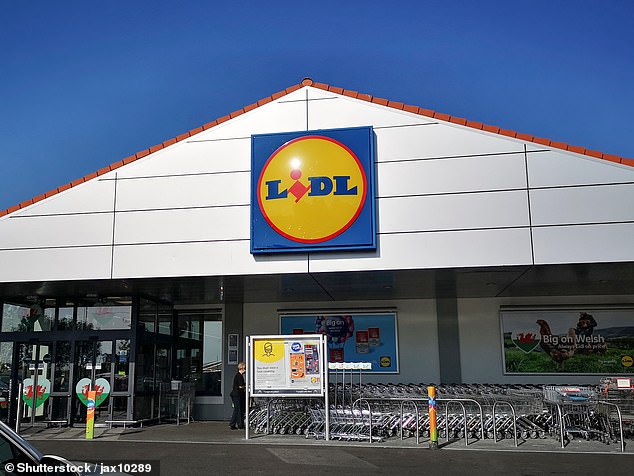 أنهت شركة Lidl اليوم منافستها Aldi التي استمرت 16 شهرًا كأرخص سوبر ماركت في بريطانيا (صورة أرشيفية)