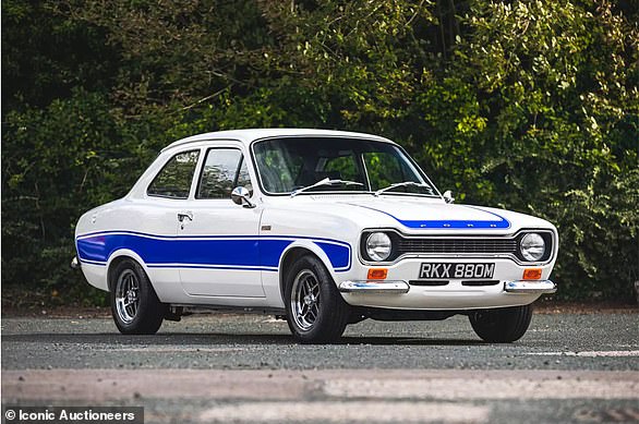 تم بيع سيارة Ford Escort Mk1 RS2000 موديل عام 1974 في نهاية هذا الأسبوع مقابل ما يُعتقد أنه مبلغ قياسي عالمي جديد ...