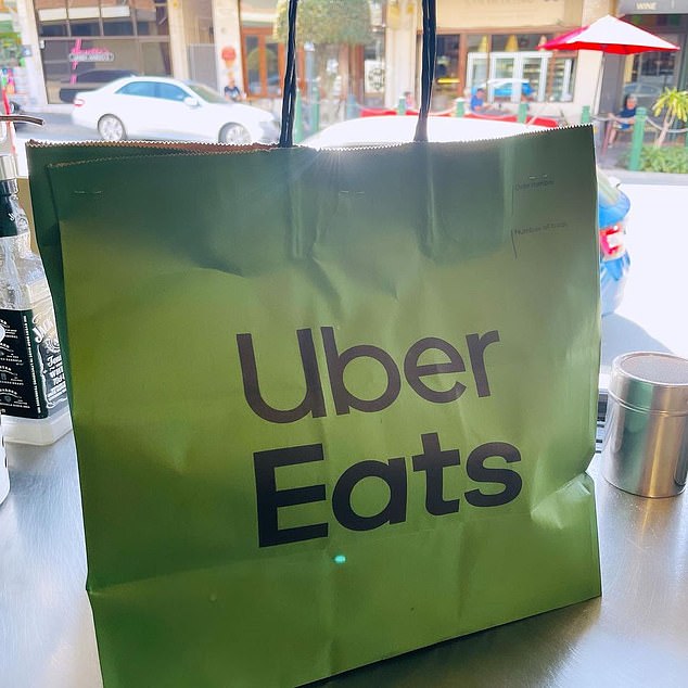 أصبحت الأم لطفلين مشبوهة عندما ظهرت خدمة توصيل Uber Eats على عتبة بابها على الرغم من عدم وجود أحد في المنزل يطلب الطعام (صورة مخزنة)