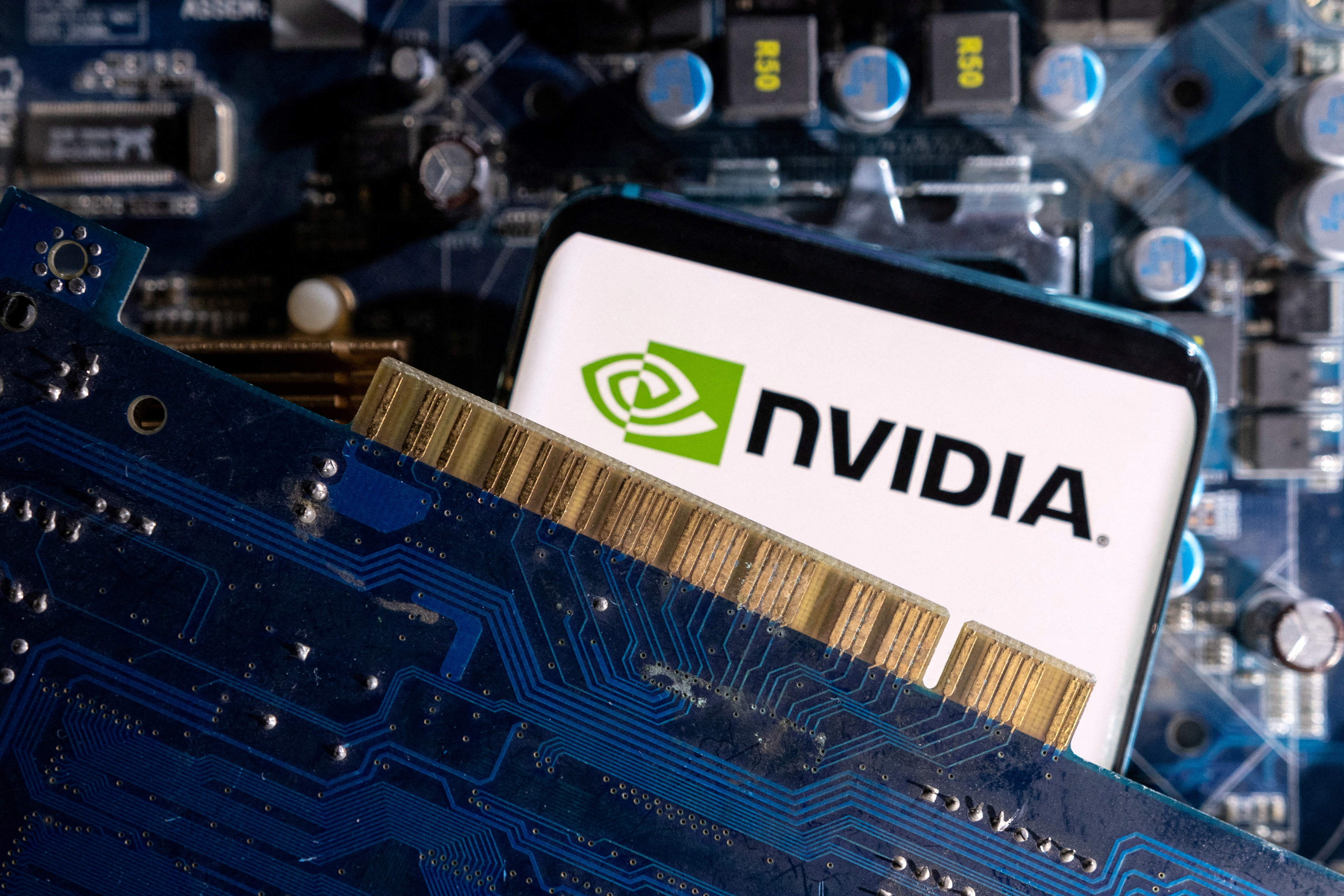 يُظهر الرسم التوضيحي شعار NVIDIA