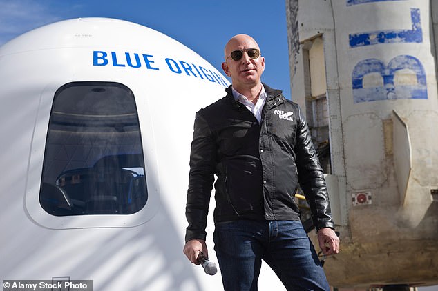 تلقت شركة الصواريخ Blue Origin التابعة لجيف بيزوس 500 مليون دولار من القوات الجوية الأمريكية لتطوير أنظمة إطلاق لمهام الدفاع الوطني، لكن التأخير في محرك الصاروخ BE-4 كان يعاني من 