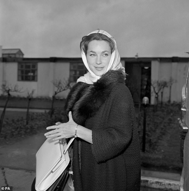 وأعلن في بيان اليوم وفاة الممثلة المحبوبة (صورتها عام 1961)