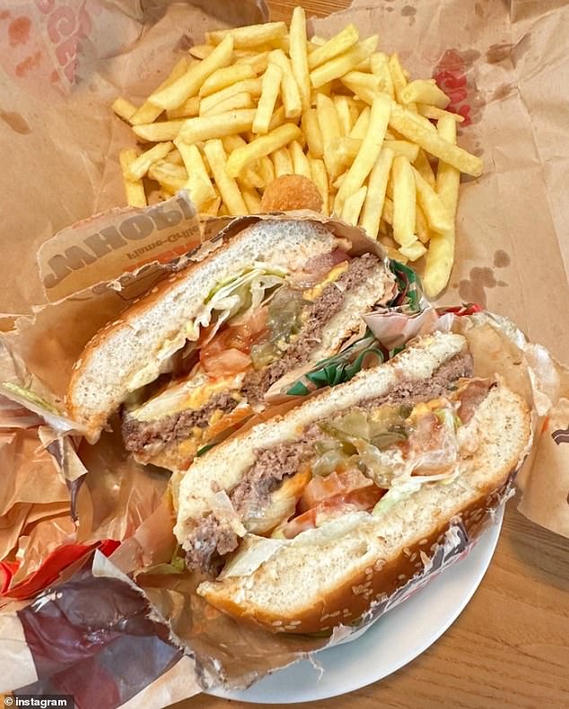 على غرار ماكدونالدز، تضمنت العديد من المنشورات تحت علامة #burgerking الهامبرغر الذي من الواضح أنه مصنوع محليًا أو مصنوع في مطاعم أخرى. لكن حقيقة أنهم استخدموا اسم السلسلة يدل على شعبيتها