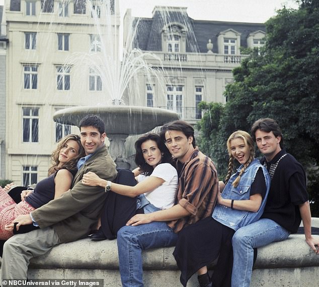 تم دفن نجم مسلسل Friends في حفل حميم في حديقة فورست لون التذكارية في تلال هوليوود، حضره النجوم المشاركون في مسلسل Friends جينيفر أنيستون، ومات ليبلانك، وليزا كودرو، وكورتني كوكس، وديفيد شويمر.