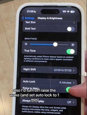 واقترح TikToker أيضًا خفض سطوع الهاتف وإيقاف تشغيل Siri وإيقاف تشغيل Bluetooth إذا لم يتم استخدامه في الوقت الحالي.