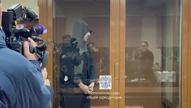 وشوهد فاراكين في مقطع فيديو للمحكمة حيث تم حبسه احتياطيًا لمدة شهرين
