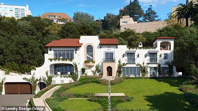 تتم إعادة بناء ما يسمى بقصر Los Feliz Murder Mansion في لوس أنجلوس بعد أن اشترت مجموعة من المستثمرين المنزل مقابل 2.35 مليون دولار في عام 2020. وفي عام 1959، كان المنزل مسرحًا لجريمة قتل وانتحار مأساوية شارك فيها طبيب ناجح قتل زوجته. ثم قتل نفسه وهاجم ابنته في هذه العملية