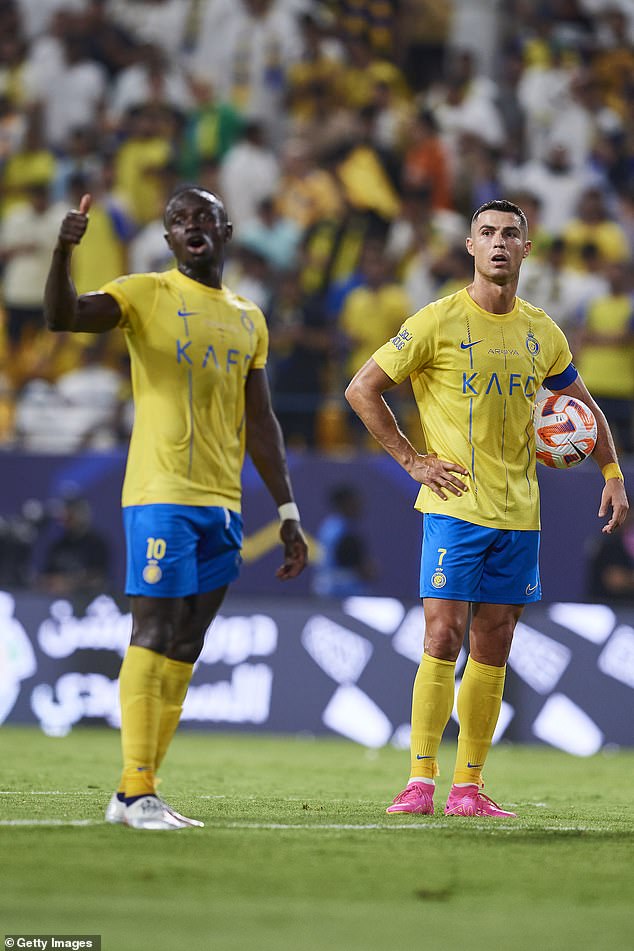 انضم ماني إلى كريستيانو رونالدو في النصر في عام 2023 في صفقة ستجعله يكسب 650 ألف جنيه إسترليني في الأسبوع.