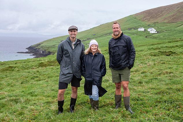 تظهر إميلي في برنامج Ben Fogle New Lives in the Wild، والذي يتم بثه على القناة الخامسة الليلة، وتكشف كيف تغرب الشمس في نوفمبر ولا تظهر حتى فبراير.