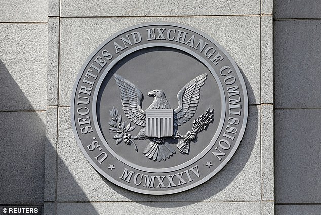 هناك حوالي 10 من مديري الأصول لديهم طلبات معلقة للحصول على Bitcoin ETF. يجب على هيئة الأوراق المالية والبورصات اتخاذ قرار بشأن واحد على الأقل بحلول يوم الأربعاء. في الصورة مقر هيئة الأوراق المالية والبورصات في واشنطن العاصمة