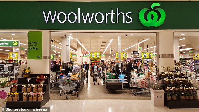 صرح متحدث باسم Woolworths لصحيفة ديلي ميل أستراليا أن سعر 17.90 دولارًا كان صحيحًا بالفعل، ولكن تم عرض سعر البيع غير الصحيح للمانجو.