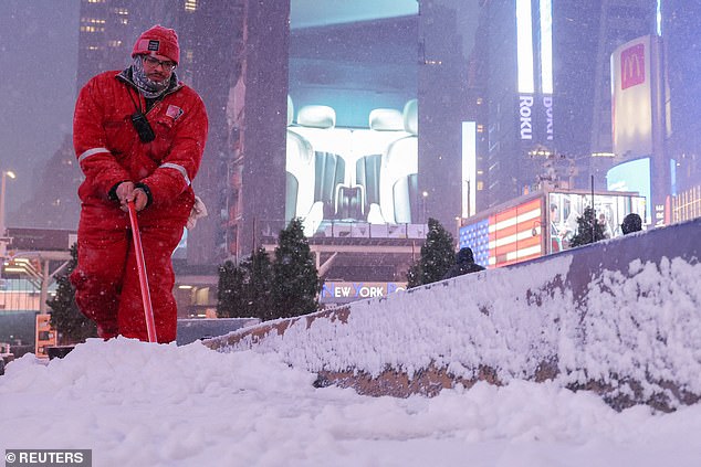 ومن المتوقع أن ينزل ما يصل إلى أربع بوصات على Big Apple بحلول صباح الثلاثاء