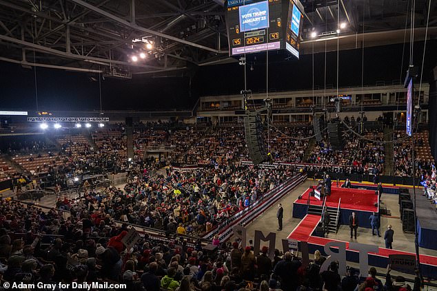 تحدث ترامب في SNHU Arena في مانشستر