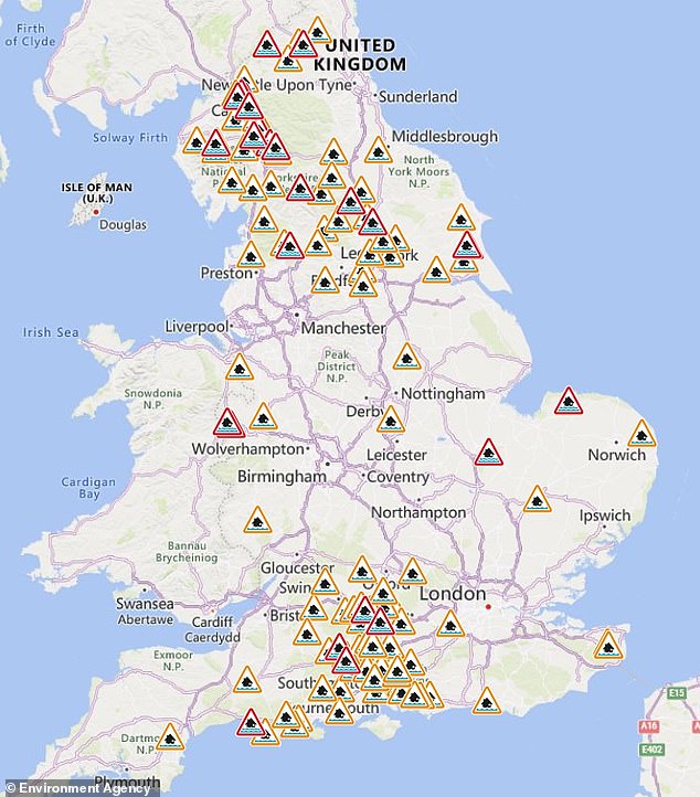 أصدرت وكالة البيئة العشرات من التحذيرات والتحذيرات من الفيضانات في إنجلترا مع اجتياح العاصفة إيشا لبريطانيا