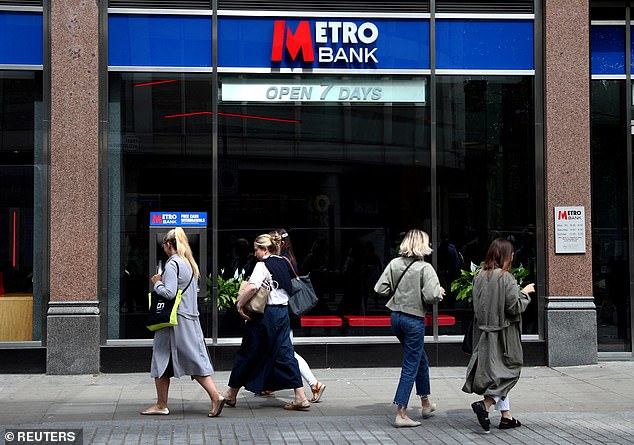 تراجع الأسهم: انخفضت أسهم Metro Bank بأكثر من 70٪ في العام الماضي