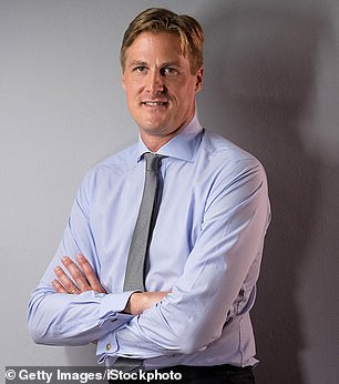 الوقت المناسب: يقول جيمس إينيس أن الوقت المناسب لطلب زيادة في الأجر هو الوقت المناسب في وقت مبكر من العام أو في ذكرى ذكرى عملك