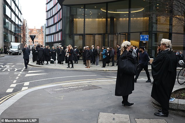 كان لا بد من إخلاء Old Bailey وسط الحادث