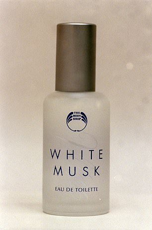 وتشتهر أيضًا بماء تواليت White Musk المميز