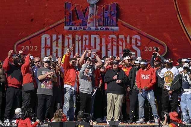 كان The Chiefs يحتفلون بكونهم أبطال Super Bowl متتاليين