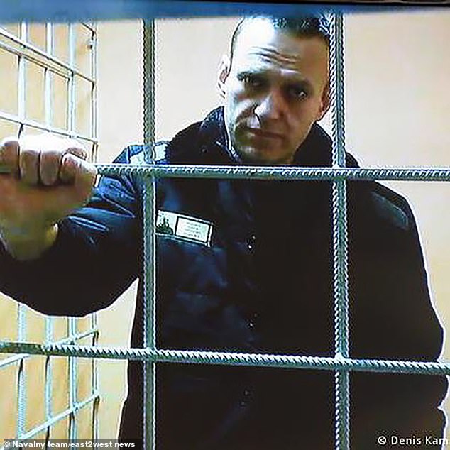 كشف فريق التحقيق الروسي أن المحققين الروس لن يسلموا جثة زعيم المعارضة الروسية القتيل أليكسي نافالني لمدة 14 يومًا