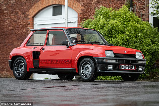 تم تضمين سيارة Renault 5 Turbo في رحلة Hagerty العميقة في القيم المتغيرة للفتحات الساخنة من السبعينيات والثمانينيات - وهي سيارة طريق أخرى ولدت من رغبة الشركة المصنعة في الذهاب إلى سباقات المجموعة B.  ارتفعت أسعار سيارات رينو ذات الهاتشباك في المتوسط ​​بنسبة 30% تقريبًا خلال السنوات الخمس الماضية