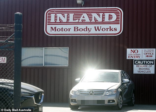 تقوم الشرطة بالتحقيق في شركة عائلة مورفي، Inland Motor Body Works، (في الصورة) كجزء من مطاردتها لسامانثا ميرفي.