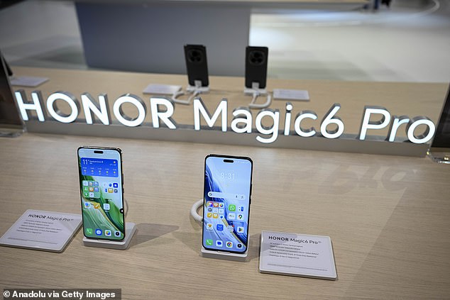 MagicOS هو نظام تشغيل محمول مشتق من نظام Android تم تطويره بواسطة شركة التكنولوجيا الصينية Honor