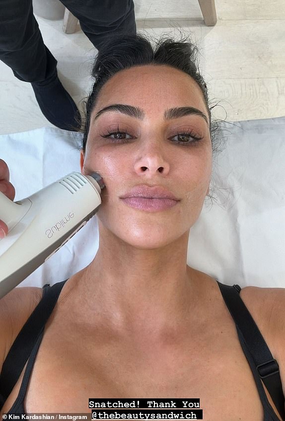 كيم كارداشيان على إنستغرام تحصل على تجميل الوجه