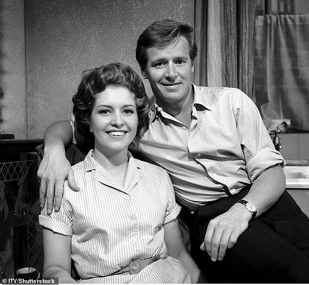 ظهر روش لأول مرة في الحلقة الأولى من البرنامج في ديسمبر 1960 (في الصورة على الصابون مع آن ريد في عام 1963)