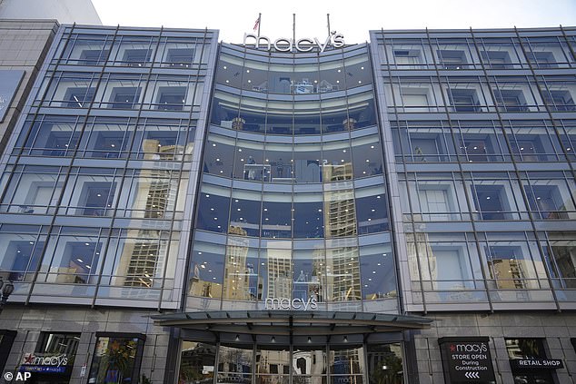 وتأتي أخبار الإغلاق بعد أسبوع من إعلان Macy's أنها ستغلق أبواب متجرها Union Square