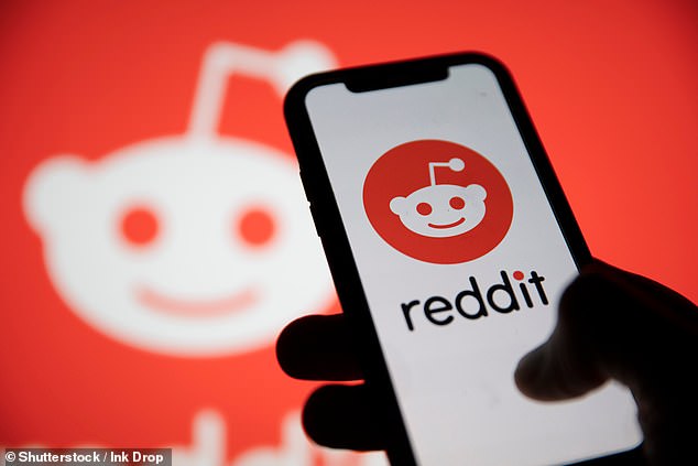 وفي الأسبوع الماضي أيضًا، واجه موقع مشاركة المحتوى Reddit