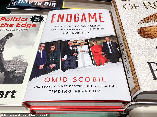 شهد إصدار كتاب السيد سكوبي Endgame في تشرين الثاني (نوفمبر) الماضي تسمية الترجمة الهولندية لاثنين من أفراد العائلة المالكة قيل إنهما سألوا عن لون بشرة آرتشي قبل ولادته.