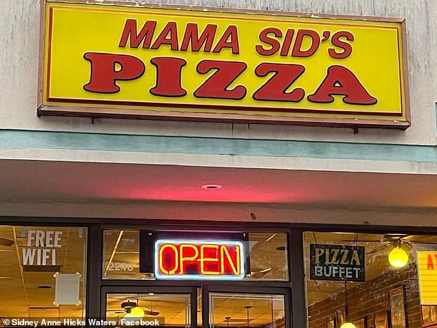 ويترشح ووترز، الذي يمتلك مطعم Mama Sid's Pizza، لمنصب مفوض المنطقة 8 في مقاطعة أثينا-كلارك تحت شعار 