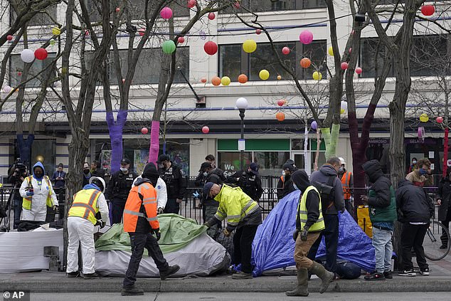 بدأ قادة واشنطن في هدم مخيمات المشردين بالقوة التي ظهرت في وسط مدينة سياتل