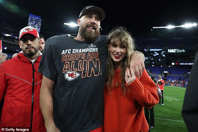 تستمتع Kelce بموسم NFL خارج الموسم بينما تتمتع Swift باستراحة قصيرة من جدول Eras Tour الخاص بها