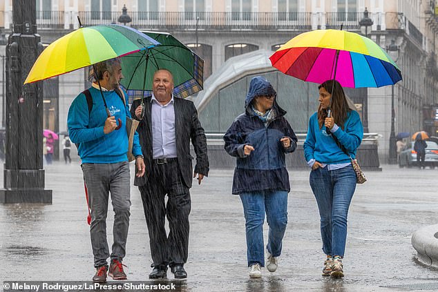 ستشهد مدريد أمطارًا غزيرة ودرجات حرارة تصل إلى 14 درجة مئوية يوم سبت عيد الفصح (صورة أرشيفية من أكتوبر 2023)