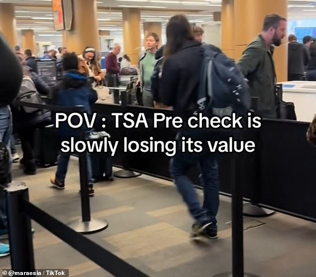 انتقل المسافر المتحمس إلى TikTok لمشاركة مقطع قاتم مدته ست ثوانٍ من الخطوط الطويلة لـ TSA PreCheck