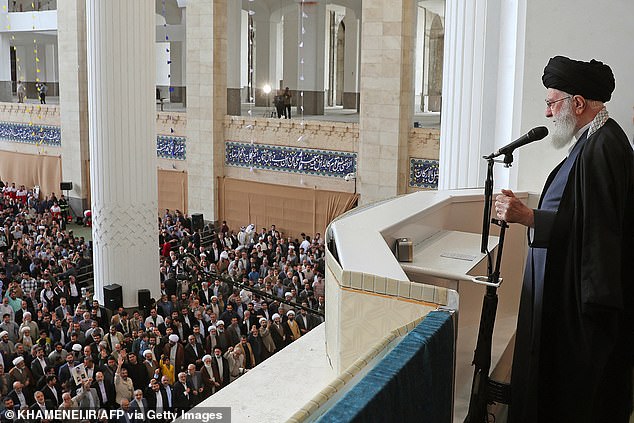 وأشار المرشد الأعلى الإيراني آية الله علي خامنئي في خطاب ألقاه يوم الأربعاء بمناسبة عيد الفطر إلى أن مهاجمة سفارة 