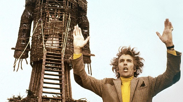 تمامًا كما هو الحال في فيلم الرعب الكلاسيكي The Wicker Man عام 1973، يعتقد الخبراء أنه تم التضحية بهؤلاء النساء كجزء من طقوس مصممة لضمان حصاد جيد والأمن الغذائي.