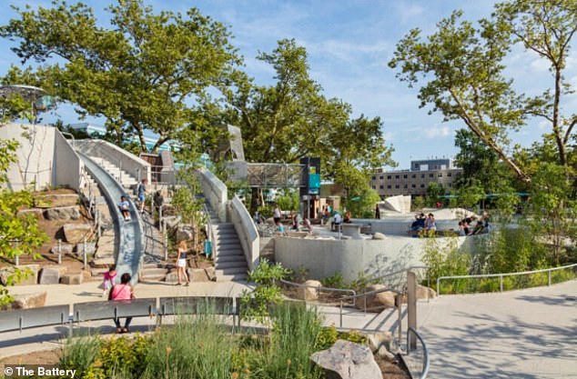 أخبرت إدارة الحدائق في ولاية نيويورك موقع DailyMail.com أن Battery Park Playscape (في الصورة) بها ثلاث دورات مياه عامة، و