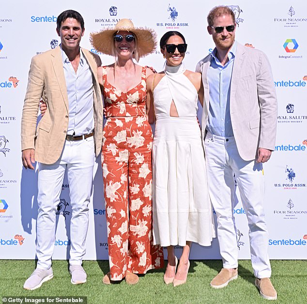 دلفينا بلاكير مع زوجها ناتشو فيغيراس إلى جانب الأمير هاري وميغان ماركل في تحدي Royal Salute Polo Challenge لـ Sentebale في ويلينغتون، فلوريدا، يوم الجمعة الماضي