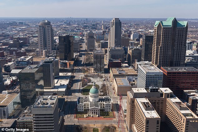 وسط مدينة سانت لويس من وجهة نظر Gateway Arch