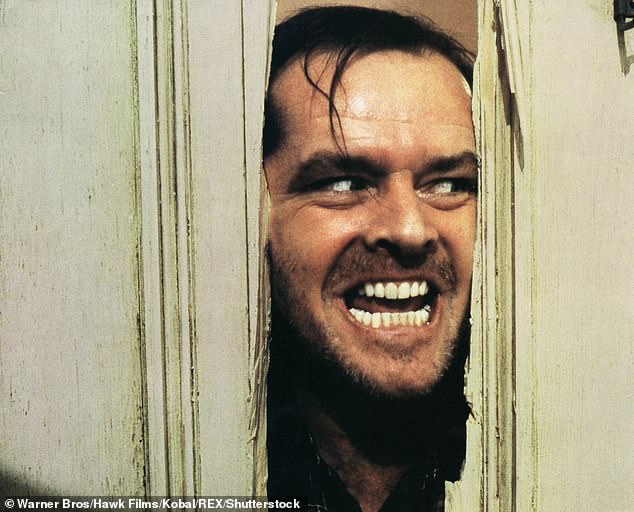 أصبح النزل مشهورًا في جميع أنحاء العالم عندما ظهر في فيلم الرعب الكلاسيكي The Shining عام 1980