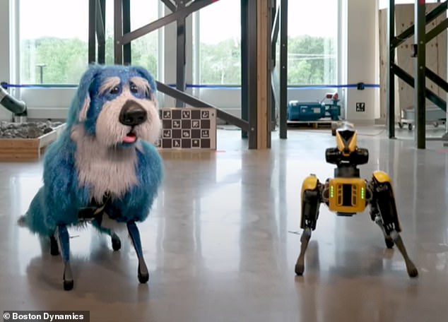 نشرت شركة Boston Dynamics الفيديو على قناتها على YouTube احتفالًا باليوم العالمي للرقص في وقت سابق من هذا الأسبوع. ويضم اثنين من الكلاب الروبوتية العملاقة في مجال التكنولوجيا، سبوتس، يجتمعان مع بعضهما البعض