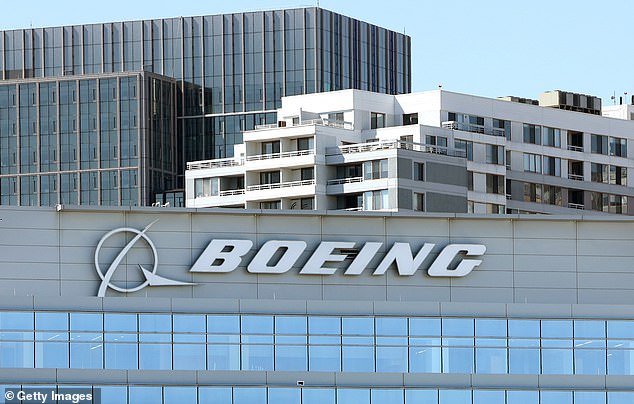 قدمت شركة Boeing 61 مليون دولار من ائتمان الموردين لشركة Alaska Airlines كتعويض إضافي بعد أن سلمتها 162 مليون دولار نقدًا في الربع الأول