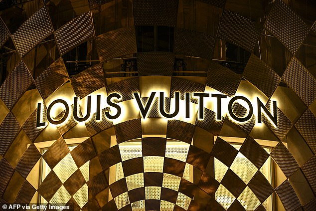 الاختيار الأفضل: يدعم صندوق Blackrock Continental European Income Fund أسماءً من بينها شركة Louis Vuitton الفرنسية ومالك شركة Moët، LVMH.