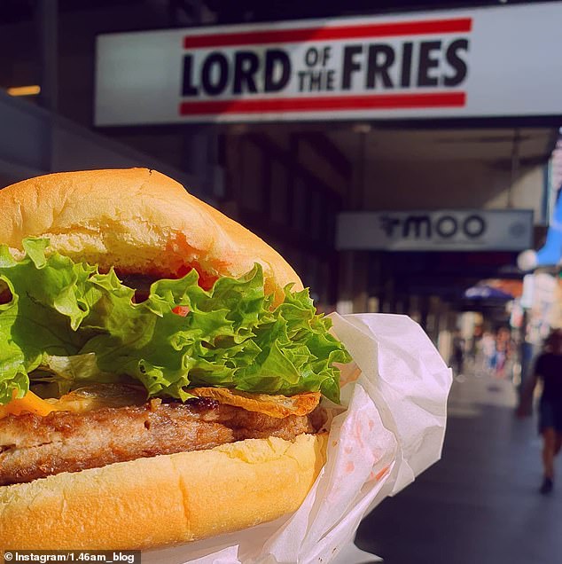 يقدم Lord of the Fries فقط الأطباق النباتية بما في ذلك البطاطس المقلية والبرغر النباتي والهوت دوغ وعدد من الأطباق الجانبية وأصناف الإفطار المتنوعة.