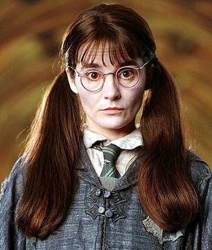 تشتهر Moaning Myrtle في هاري بوتر بأنينها